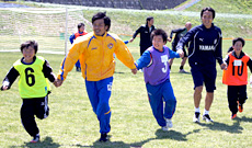 被災地復興支援活動「ふれあいサッカー教室」